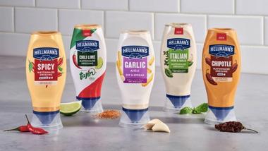 Eine Reihe Mayonnaise-Produkte von Hellmann‘s aus dem Lebensmittelportfolio von Unilever.
